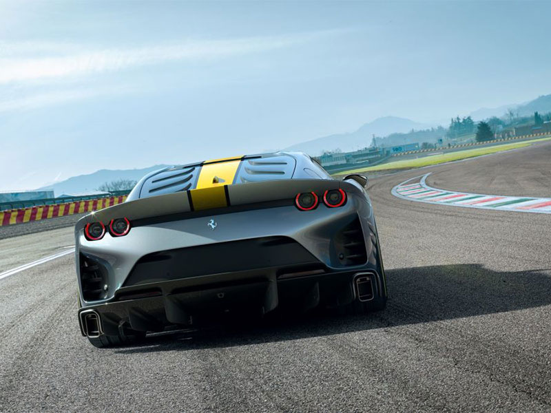 فيراري ستطلق سيارة خارقة جديدة في مايو المقبل